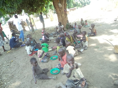 Children gathering to eat after class in Lakya village, 2014._1