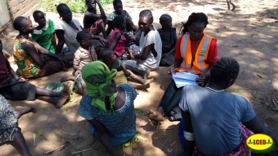 LCED staff member conducting a Focus Group Discussion (FGD) with IDP women _1
